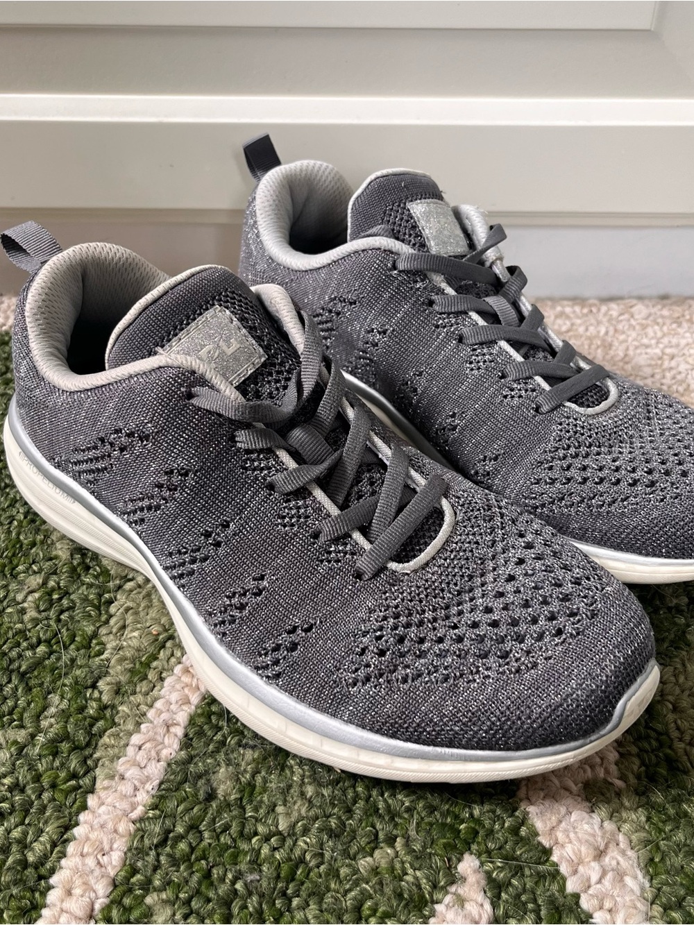 APL techlook pro sneaker